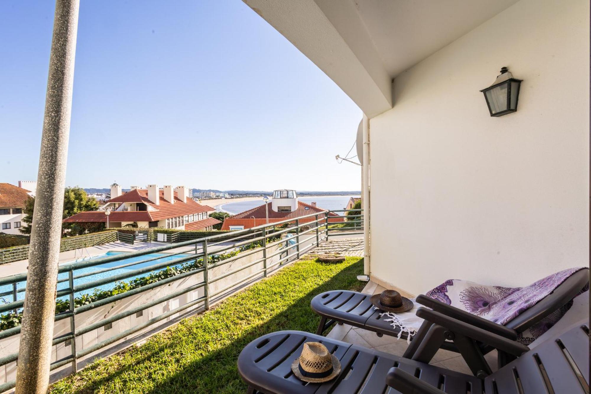 Paradise com vista sobre a baía São Martinho do Porto Exterior foto