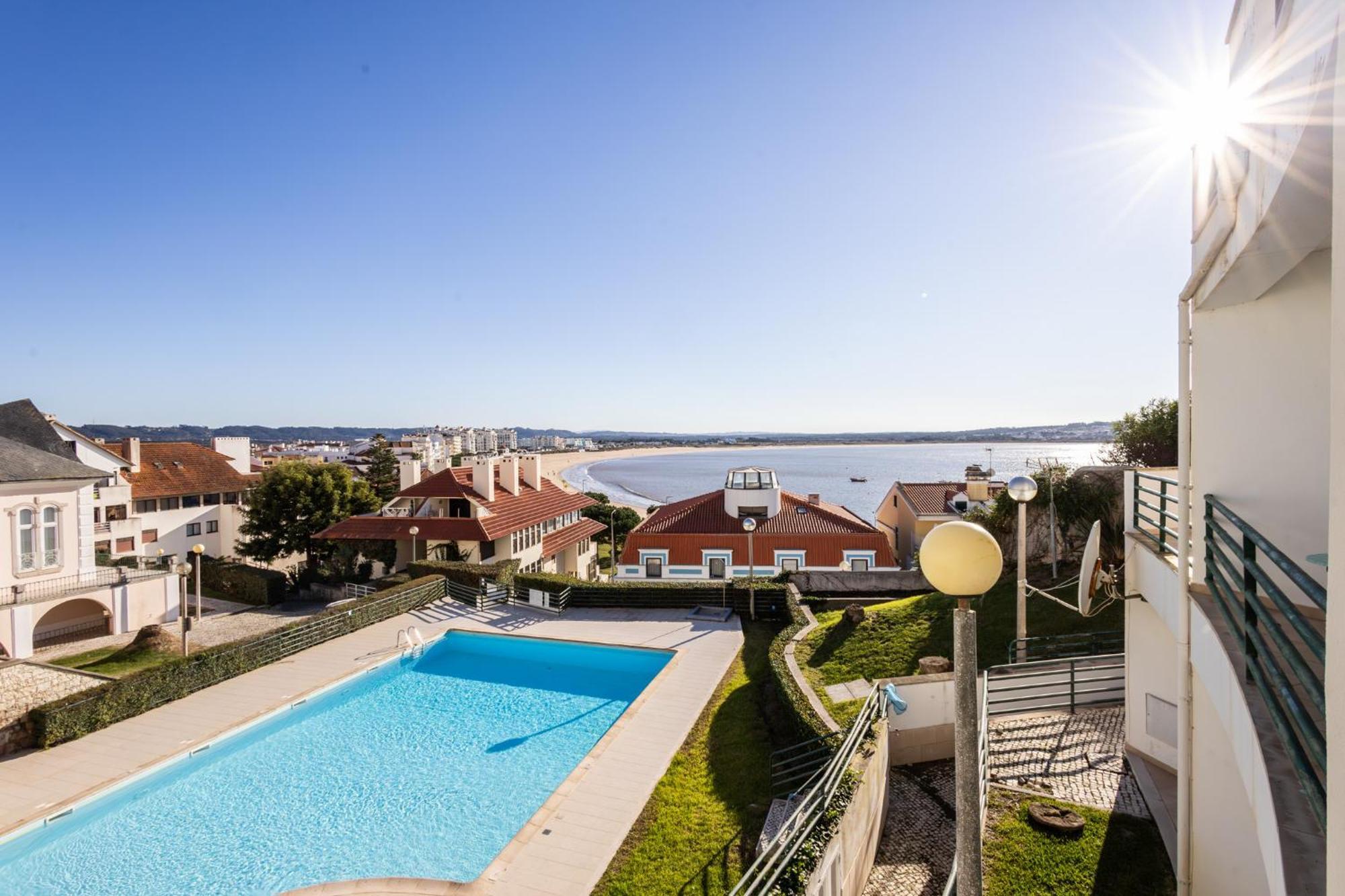Paradise com vista sobre a baía São Martinho do Porto Exterior foto