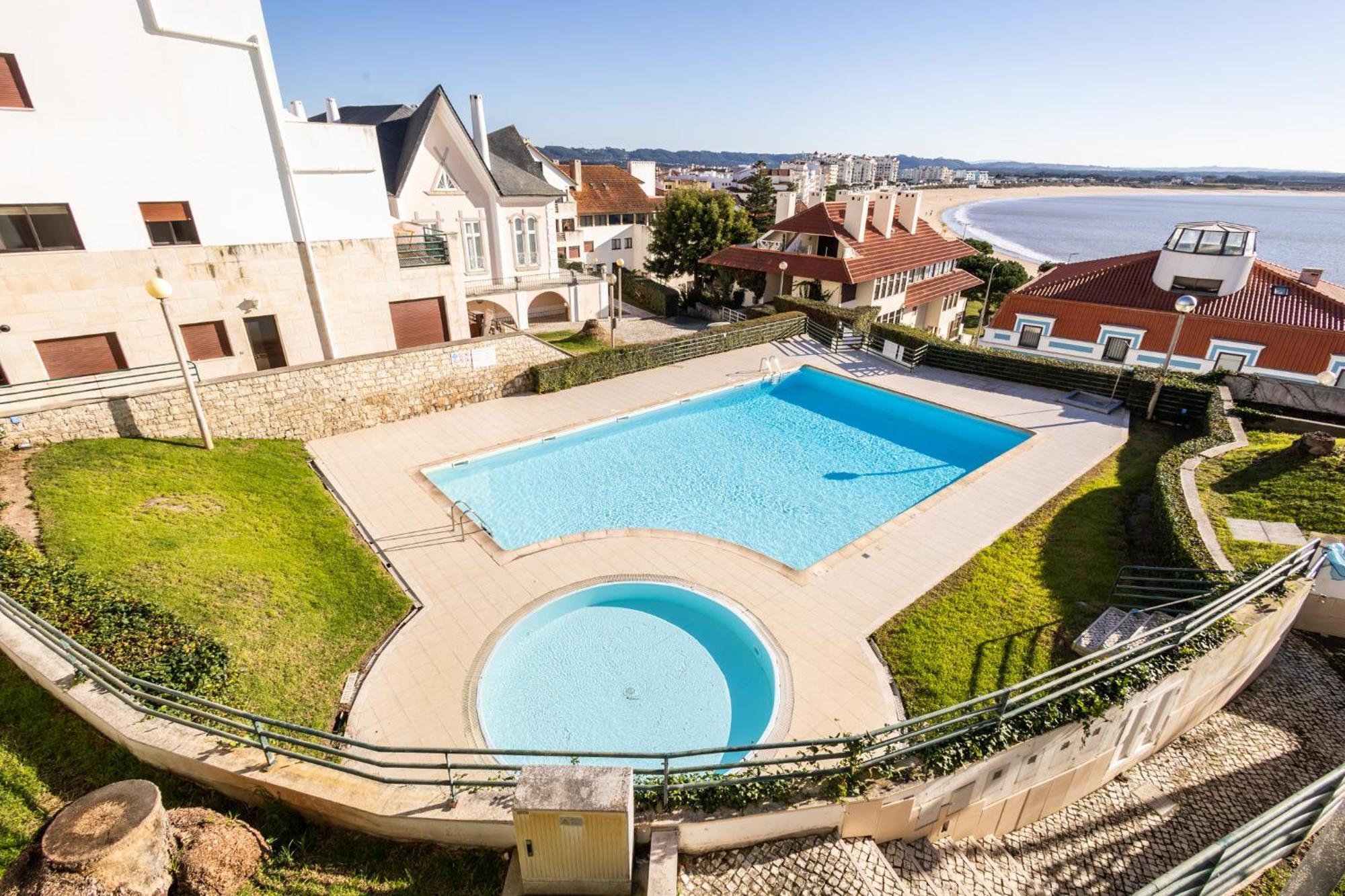 Paradise com vista sobre a baía São Martinho do Porto Exterior foto