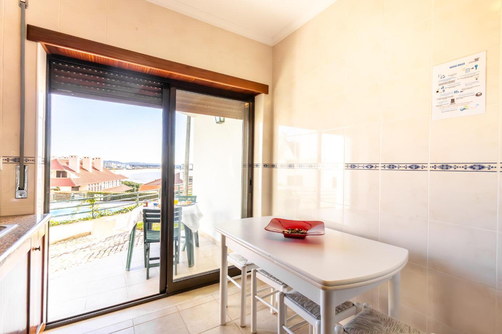 Paradise com vista sobre a baía São Martinho do Porto Exterior foto